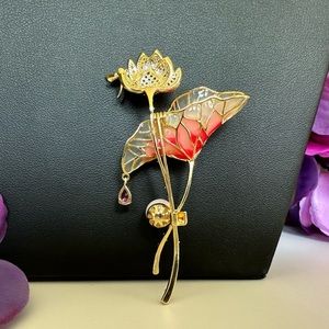 🪷NEW🪷 Stunning Pink & Gold Tone Lotus Brooch